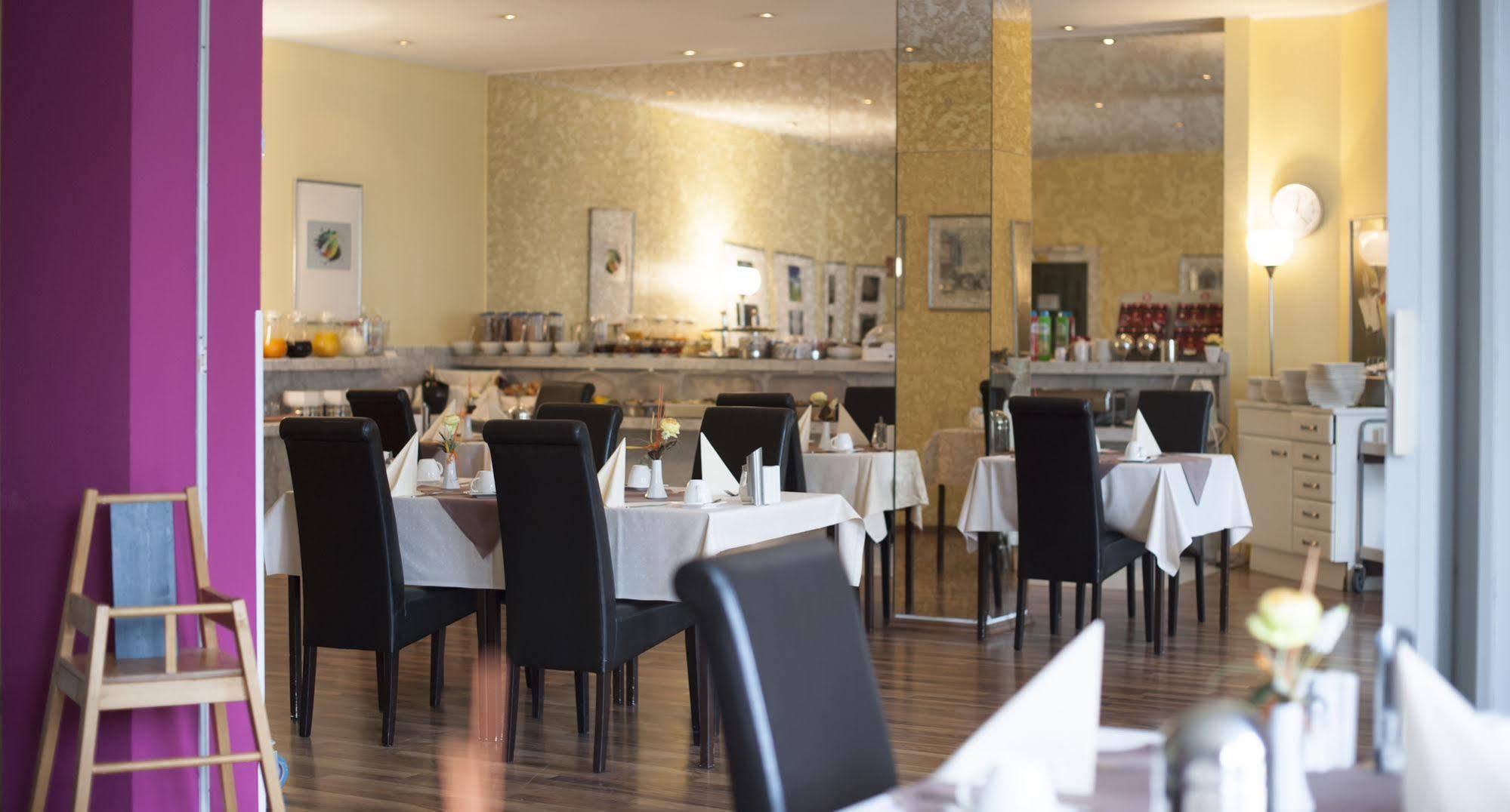 Stargaze Forum Duesseldorf-hilden 3*